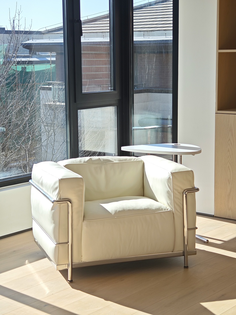 中古家具厂家 白色柯布西耶沙发lc3 armchair