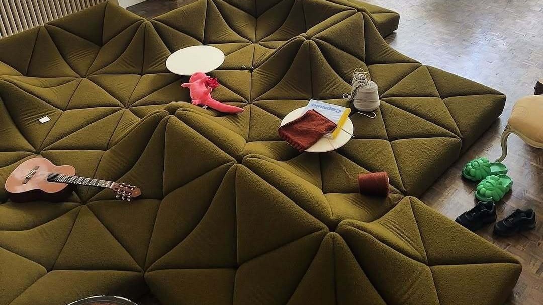 中古家具货源批发哪里找？源头工厂的“扫货”指南