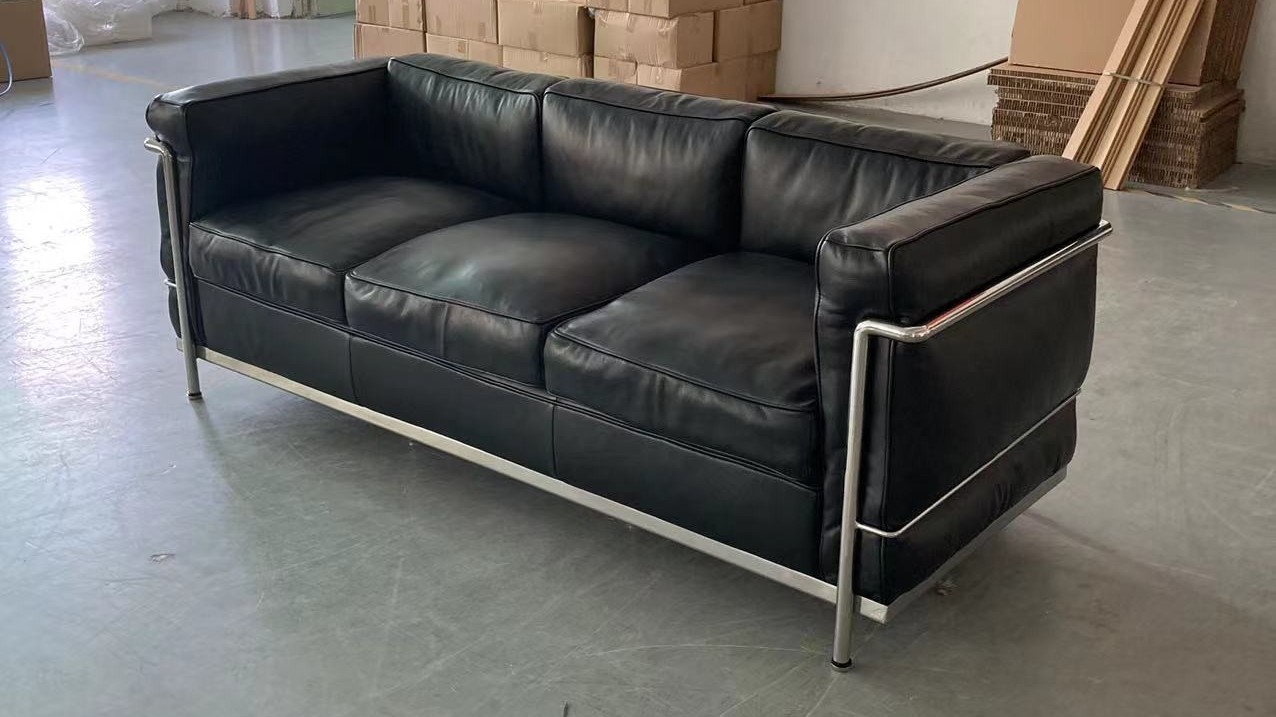 现代轻奢家具应该搭配什么样的真皮沙发？