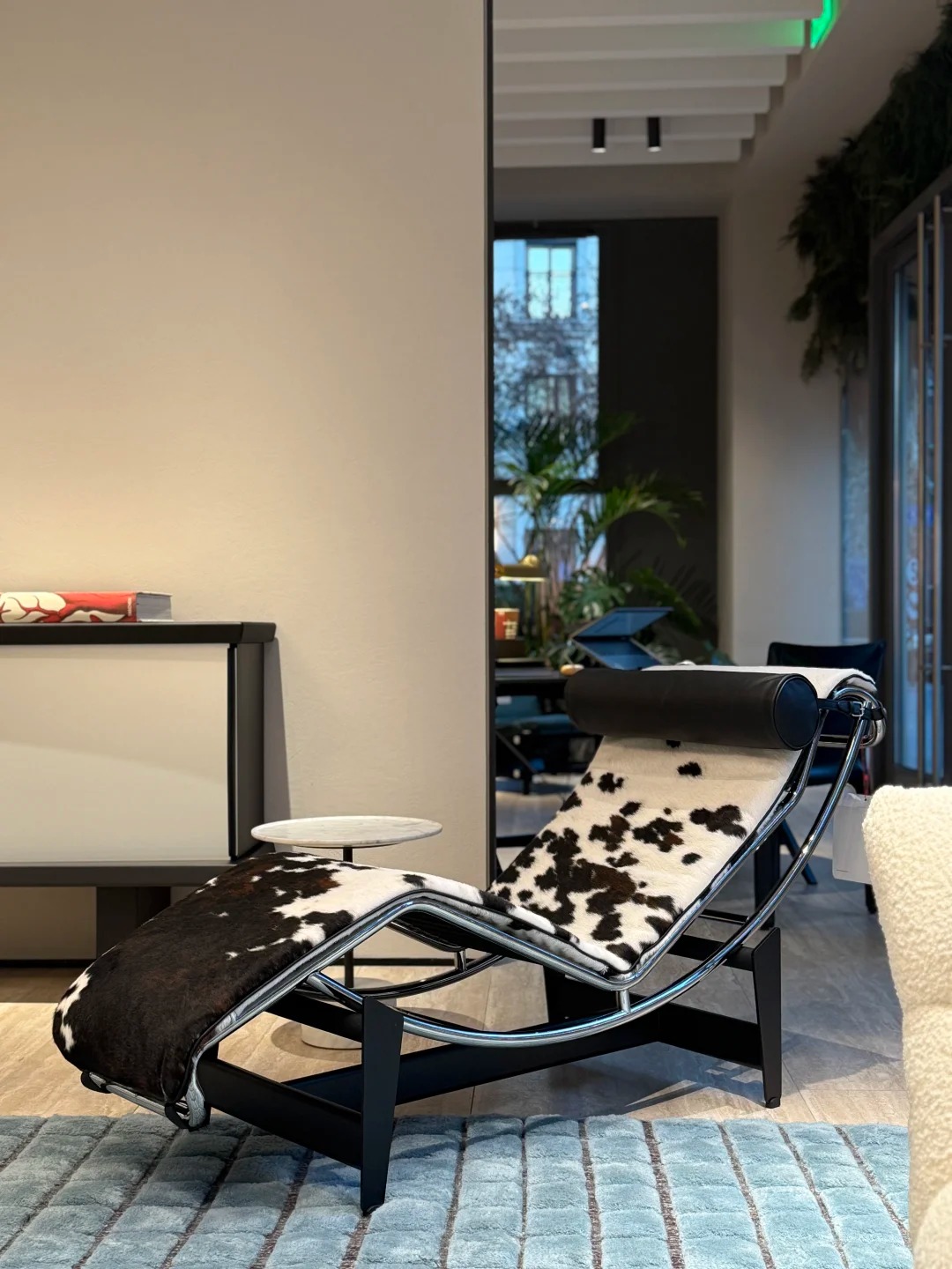 Cassina LC4躺椅_1_野生树莓_来自小红书网页版