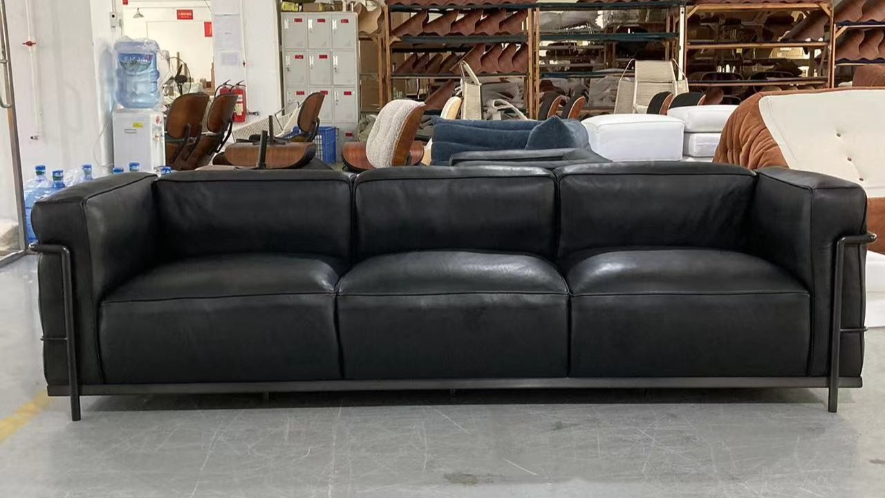 柯布西耶沙发的永恒魅力：如何选择专业的制造商