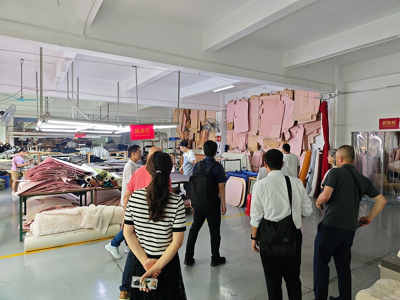 中古家具工厂 车间场景 客户来访