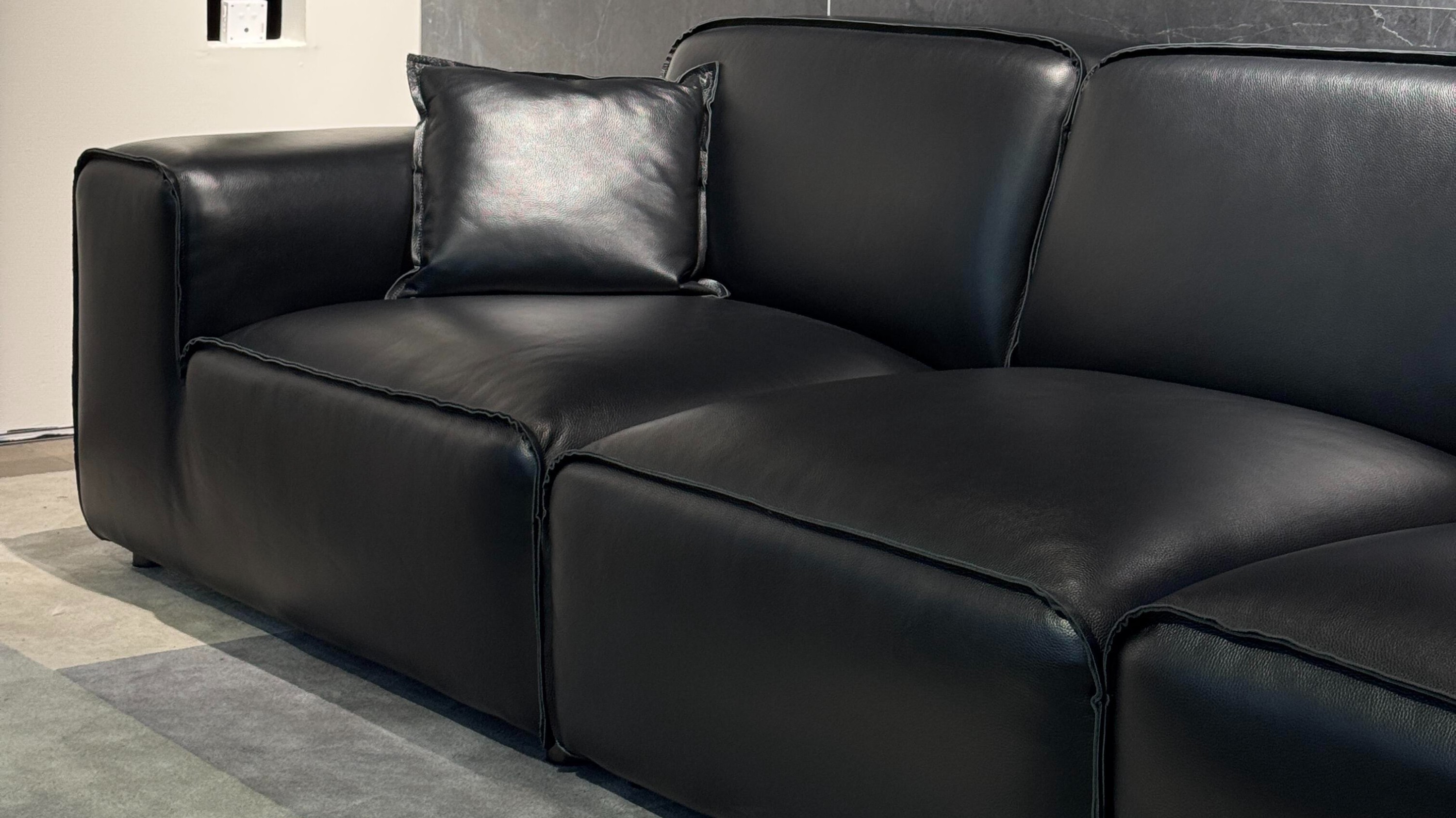 真皮沙发哪家口碑好？德洛 DELO SOFA：30 万家庭实测，口碑爆棚！